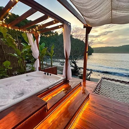 Beachfront Luxury Dome Villas - Gamat Bay Resort Nusa Penida Buitenkant foto