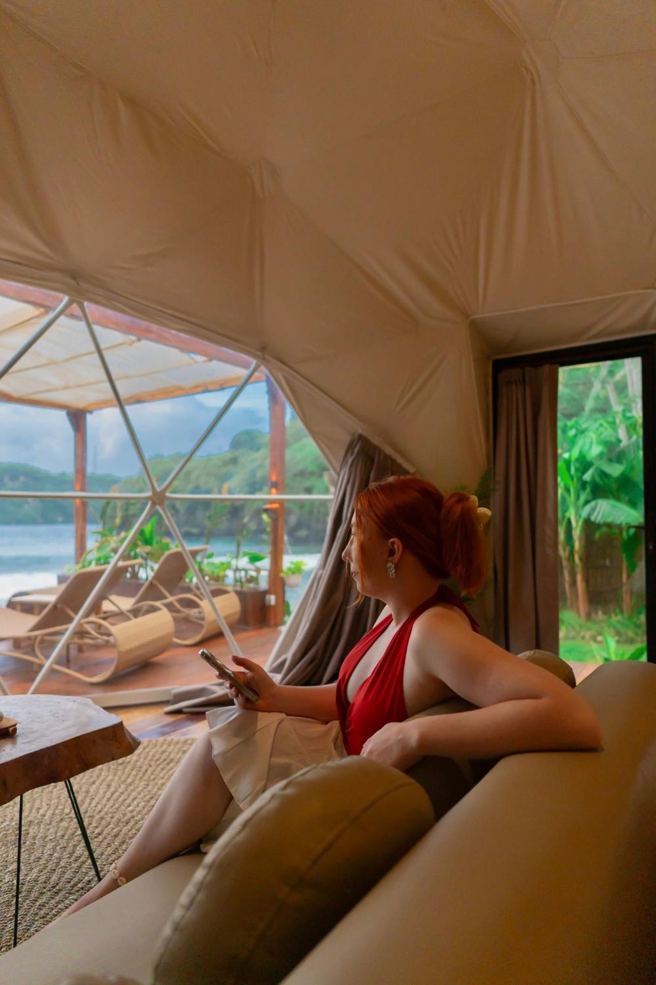 Beachfront Luxury Dome Villas - Gamat Bay Resort Nusa Penida Buitenkant foto