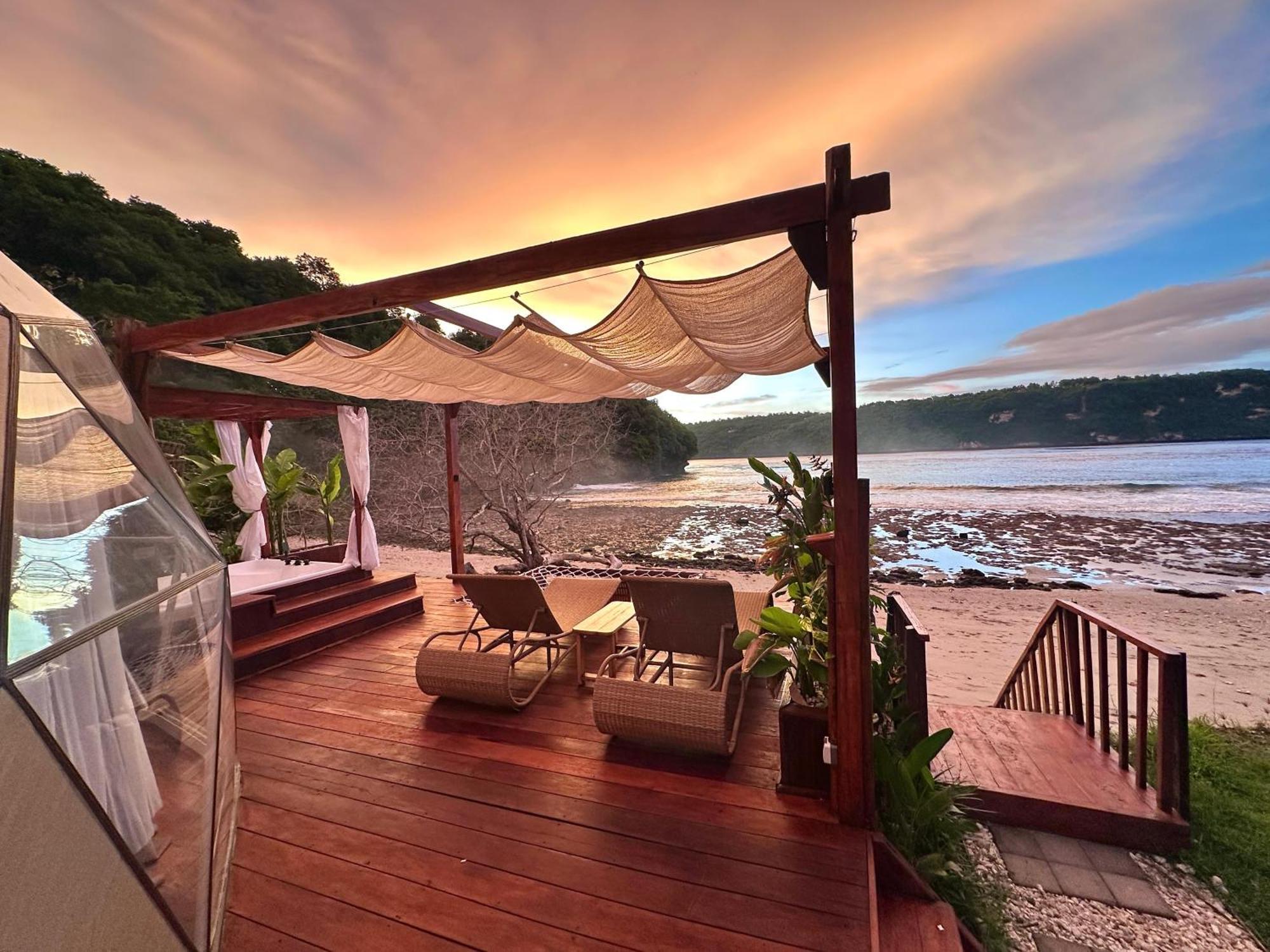 Beachfront Luxury Dome Villas - Gamat Bay Resort Nusa Penida Buitenkant foto