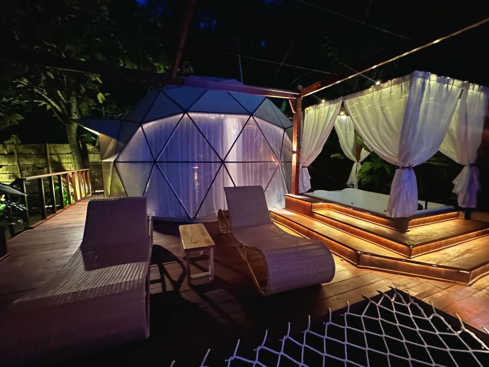 Beachfront Luxury Dome Villas - Gamat Bay Resort Nusa Penida Buitenkant foto